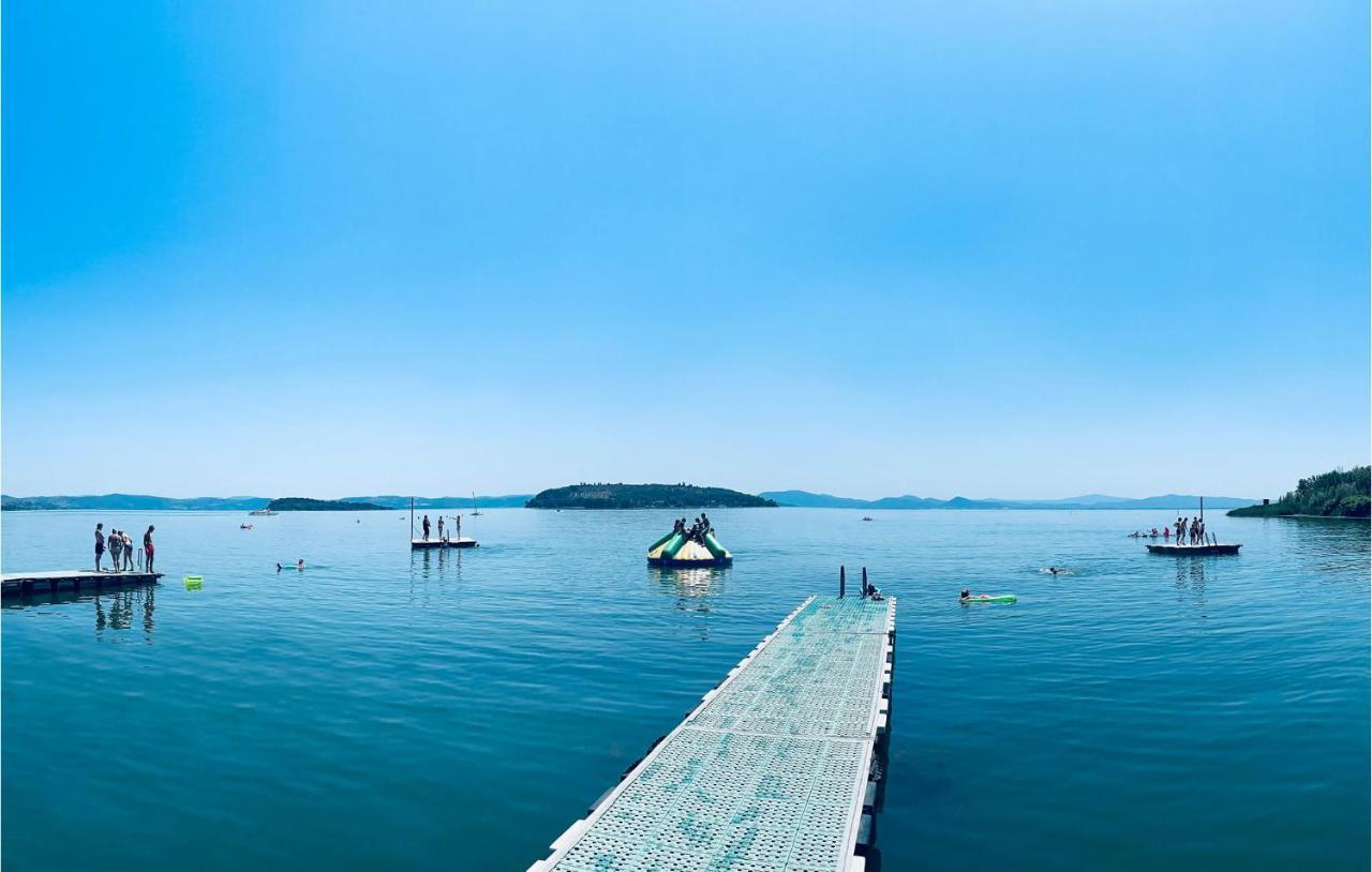 Beautiful Stacaravan In Tuoro Sul Trasimeno Villa Buitenkant foto